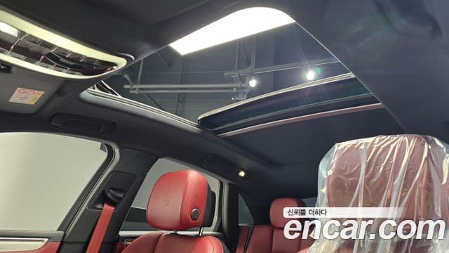Porsche Macan 2022 — Photo 3/20