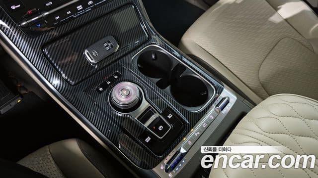 Kia Carnival 2021 — фото 9 из 20