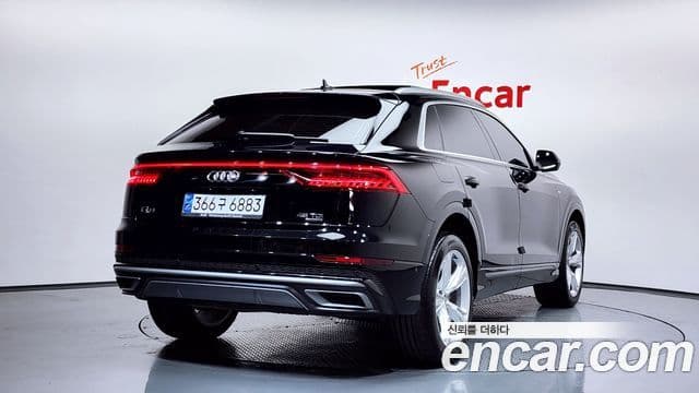 Audi Q8 2023 — Photo 9/20