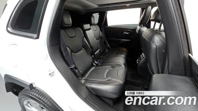 Jeep Cherokee 2020 — фото 11 из 20