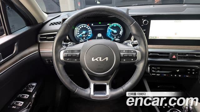 Kia K5 2022 — ფოტო 13/20