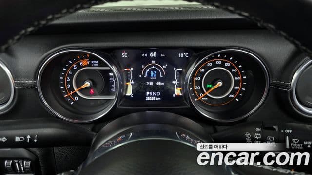 Jeep Wrangler 2021 — ფოტო 8/20
