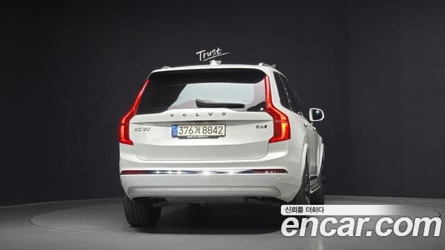 Volvo XC90 2022 — ფოტო 4/20