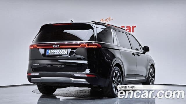 Kia Carnival 2023 — ფოტო 2/20