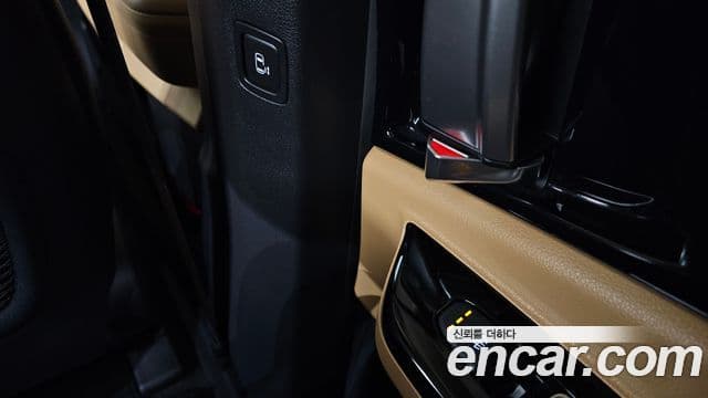 Kia Carnival 2023 — ფოტო 18/20