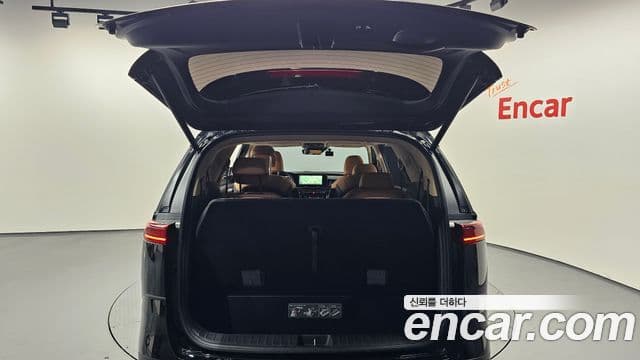 Kia Carnival 2023 — ფოტო 20/20