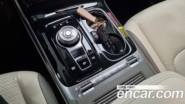 Kia Carnival 2021 — фото 12 из 19