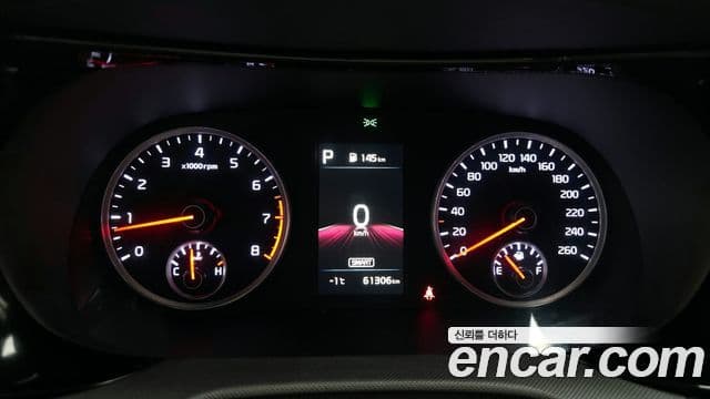 Kia K5 2021 — ფოტო 8/20
