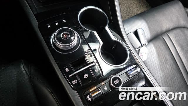 Kia K5 2021 — Şəkil 9/20