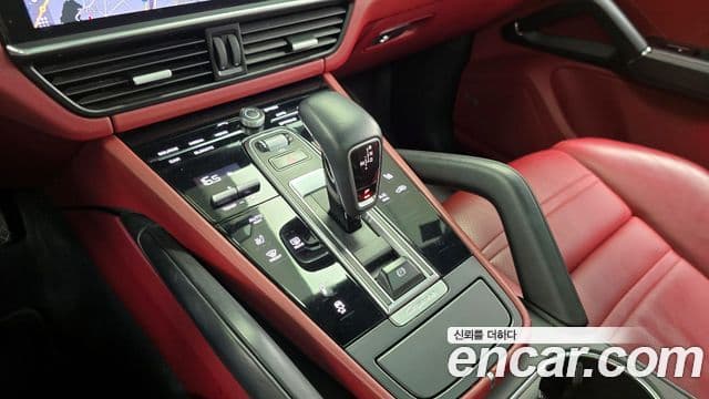 Porsche Cayenne 2020 — ფოტო 9/20