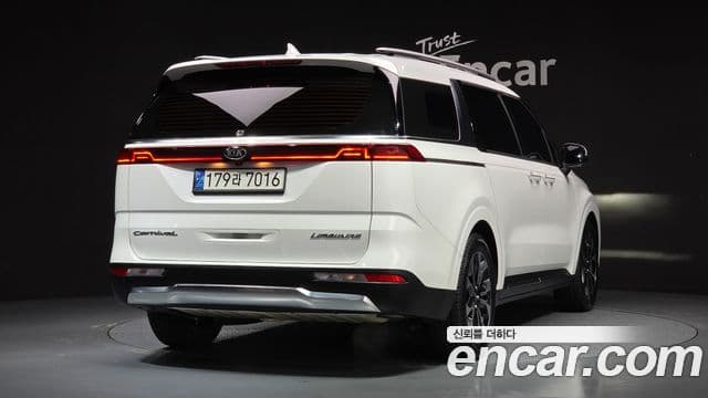 Kia Carnival 2021 — фото 2 из 20