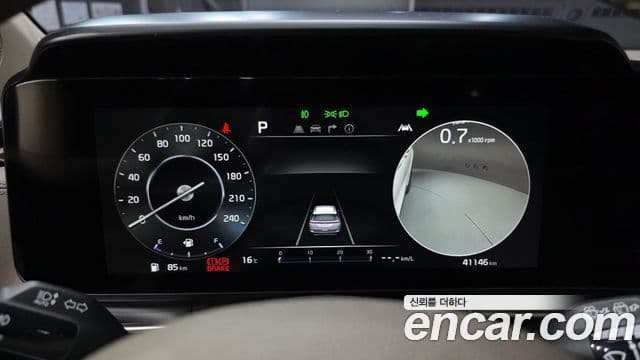 Kia Carnival 2021 — ფოტო 8/20