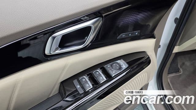 Kia Carnival 2021 — фото 18 из 20