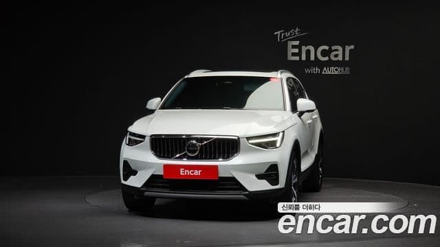 Volvo XC40 2023 — ფოტო 3/20