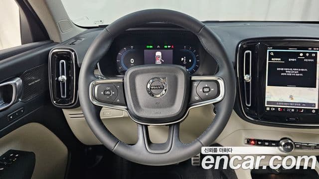 Volvo XC40 2023 — ფოტო 13/20