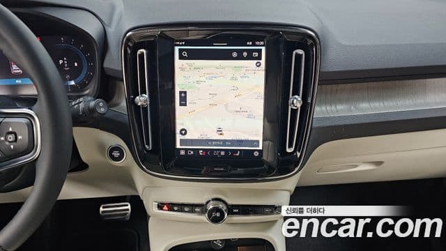 Volvo XC40 2023 — ფოტო 14/20