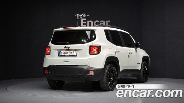 Jeep Renegade 2022 — ფოტო 2/20
