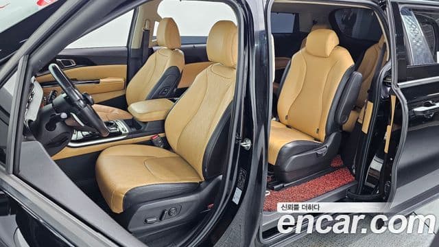 Kia Carnival 2021 — фото 11 из 20