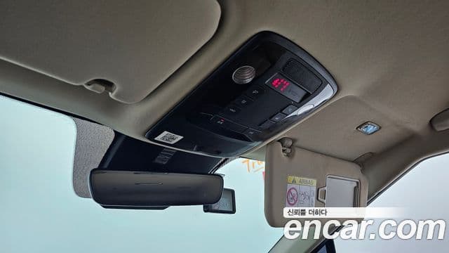 Kia Carnival 2021 — фото 17 из 20