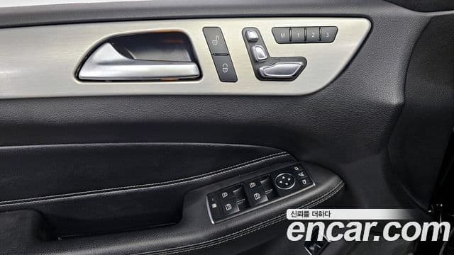 Mercedes-Benz GLE-Class 2018 — ფოტო 14/20