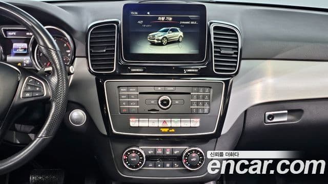 Mercedes-Benz GLE-Class 2018 — ფოტო 19/20