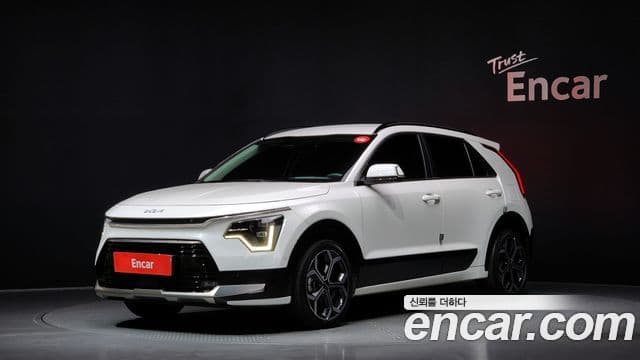 Kia Niro 2022 — Фото 1/20