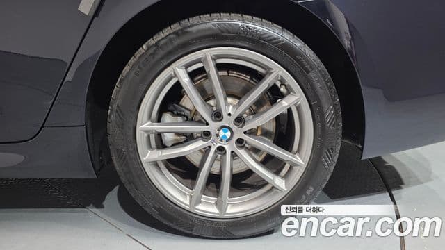 BMW 5 Series 2018 — фото 5 из 20