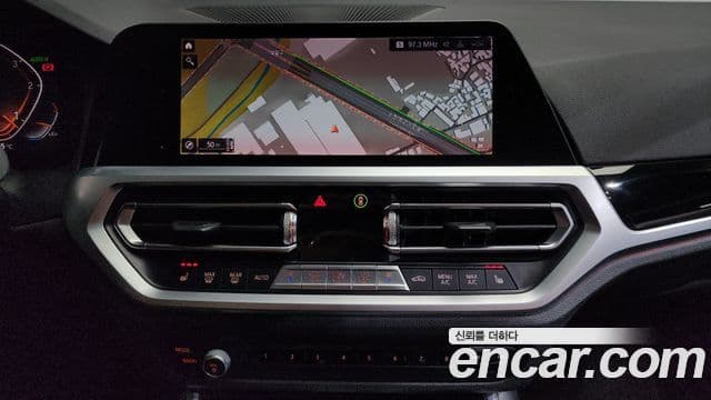 BMW 3 Series 2019 — фото 14 из 20