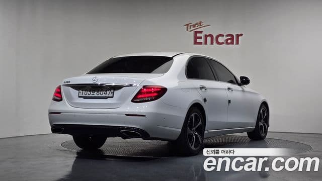 Mercedes-Benz E-Class 2019 — ფოტო 1/20