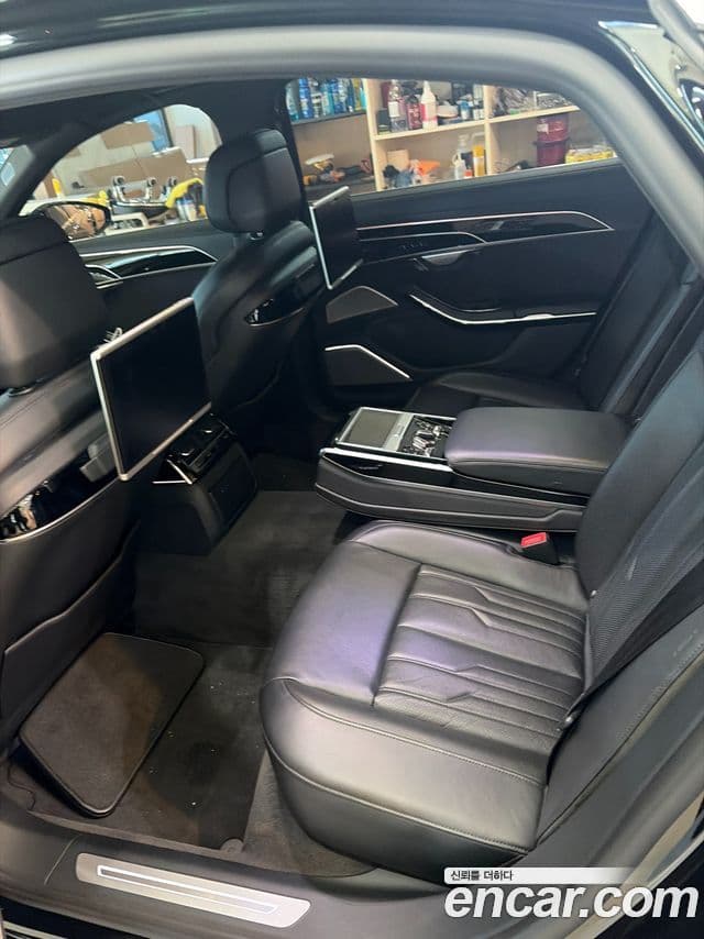 Audi A8 2020 — Фото 10/10