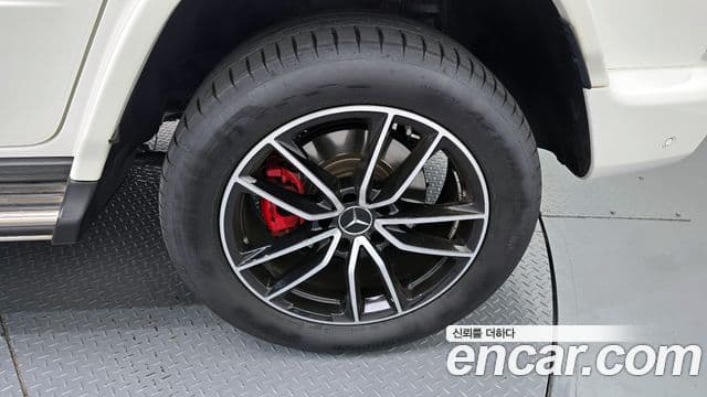 Mercedes-Benz G-Class 2023 — Photo 25/33
