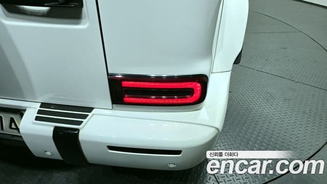 Mercedes-Benz G-Class 2023 — Photo 14/33