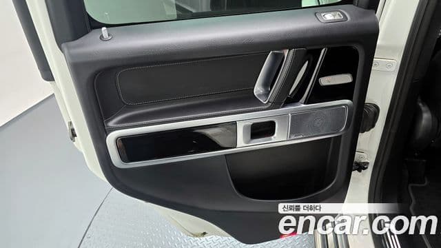 Mercedes-Benz G-Class 2023 — Photo 22/33