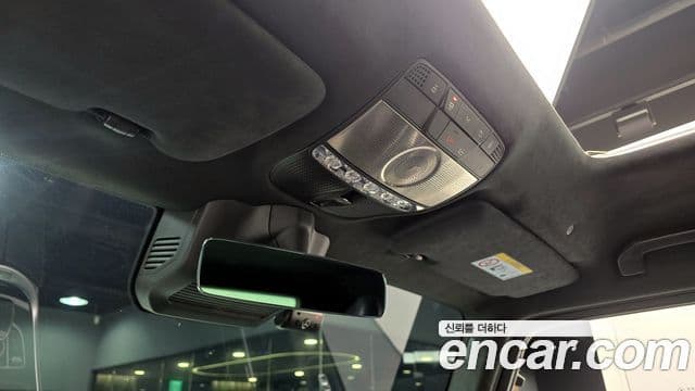 Mercedes-Benz G-Class 2023 — Photo 18/33