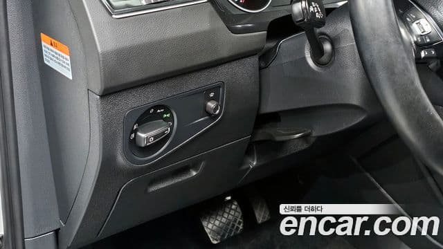 Volkswagen Tiguan 2018 — ფოტო 15/20
