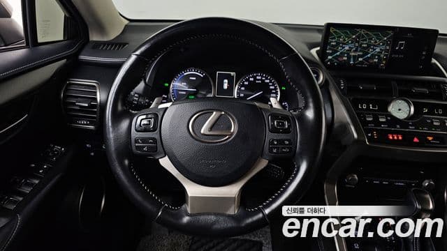 Lexus NX300h 2018 — фото 12 из 20