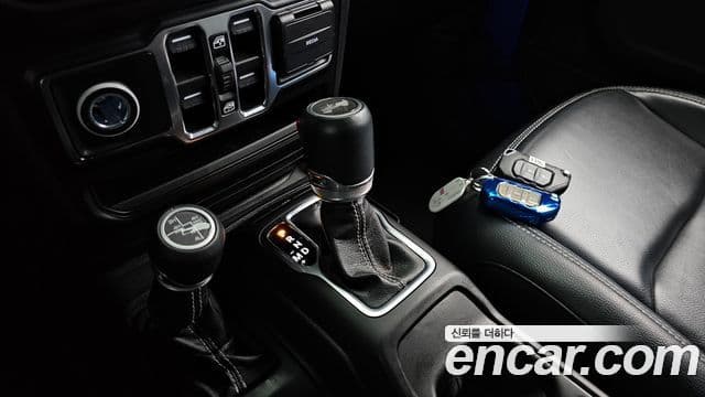 Jeep Wrangler 2021 — Şəkil 9/20