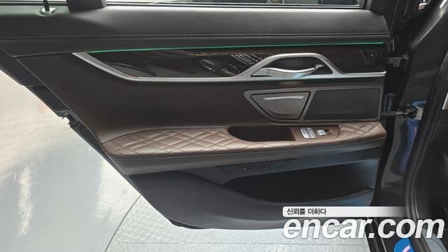 BMW 7 Series 2020 — Photo 29/35
