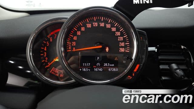 Mini Cooper 2022 — ფოტო 8/20