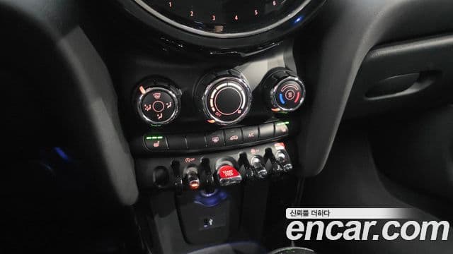 Mini Cooper 2022 — ფოტო 16/20
