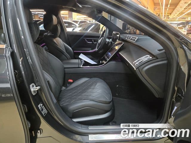 Mercedes-Benz S-Class 2025 — Photo 8/20