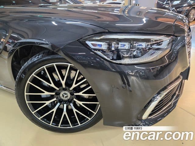 Mercedes-Benz S-Class 2025 — Photo 5/20