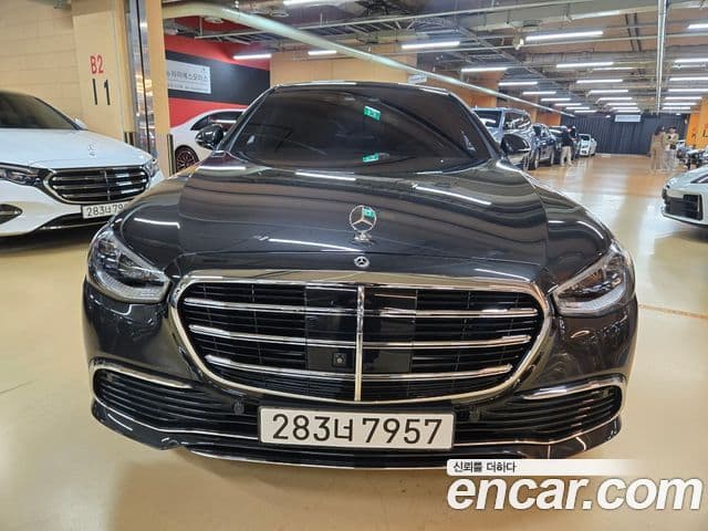 Mercedes-Benz S-Class 2025 — Photo 17/20