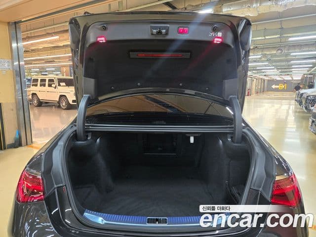 Mercedes-Benz S-Class 2025 — Photo 11/20