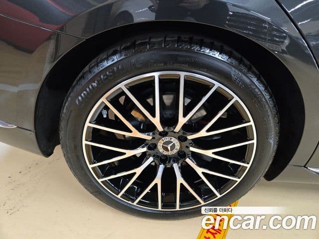 Mercedes-Benz S-Class 2025 — Photo 18/20