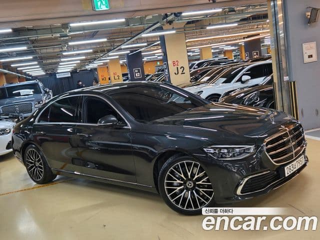 Mercedes-Benz S-Class 2025 — Photo 12/20
