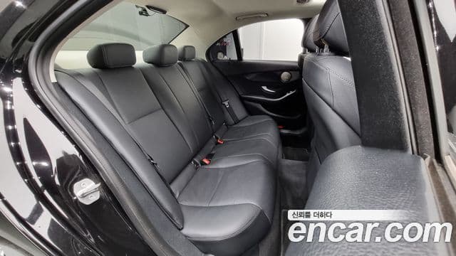 Mercedes-Benz C-Class 2018 — ფოტო 19/20