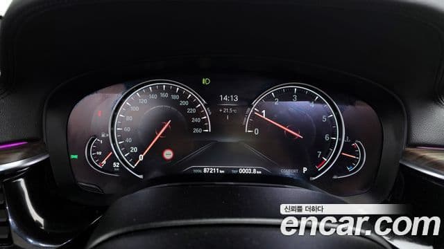 BMW 5 Series 2018 — Şəkil 8/20