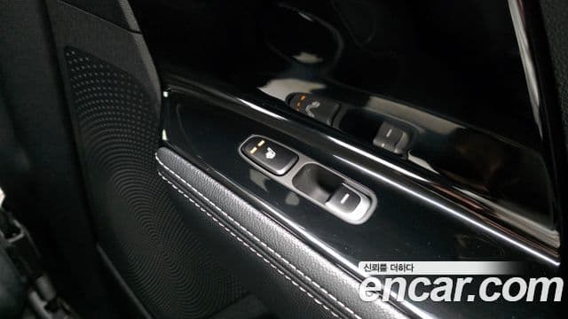 Kia Niro 2021 — ფოტო 19/20