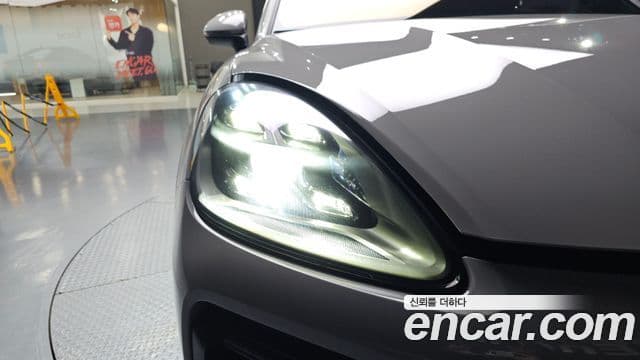 Porsche Cayenne 2022 — Photo 4/32
